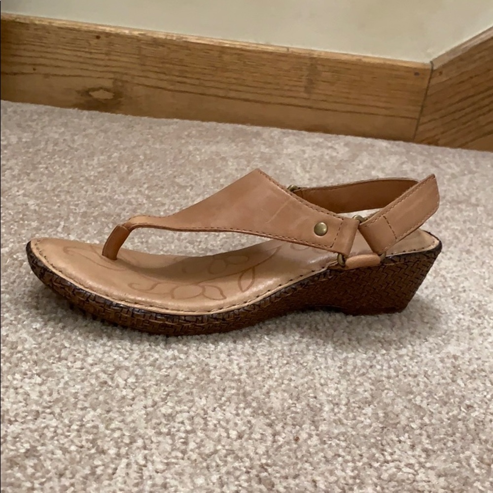 Born sandals
